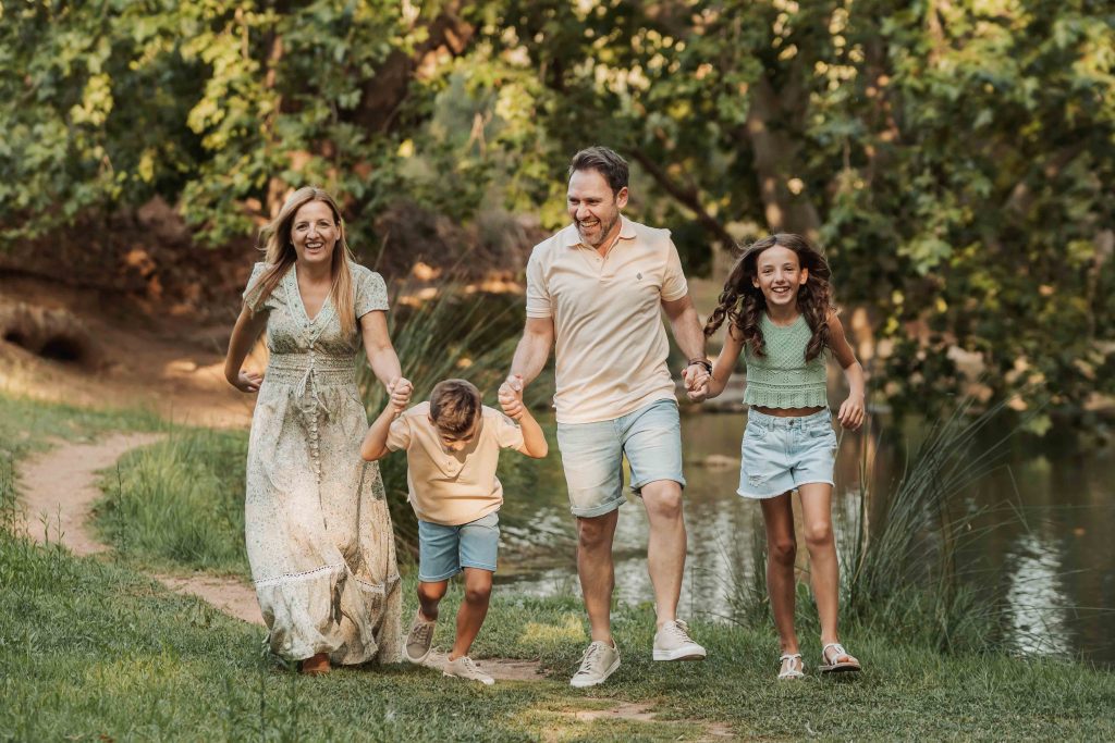 outfits coordinados para sesión de fotos familiar con niños