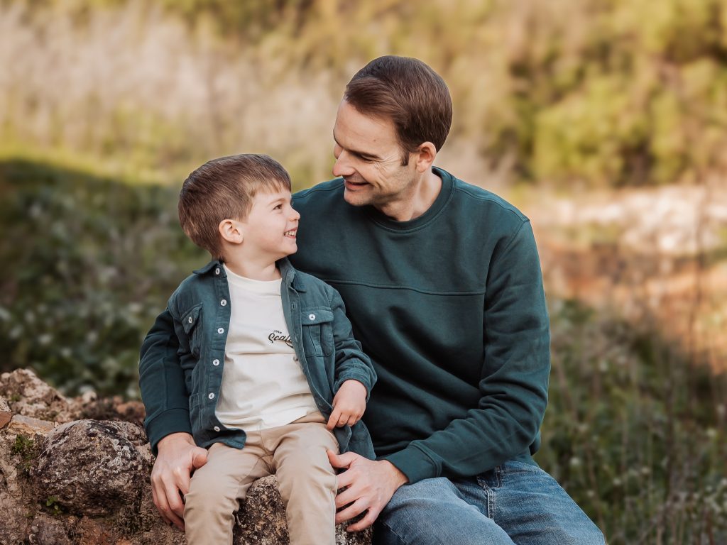 El mejor regalo para papá es tiempo juntos | Sesión de fotos Día del Padre en Valencia en Valencia